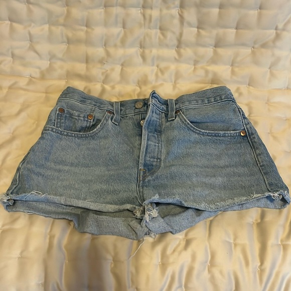 Levi’s 501 Jean shorts size W26 - Picture 1 of 4
